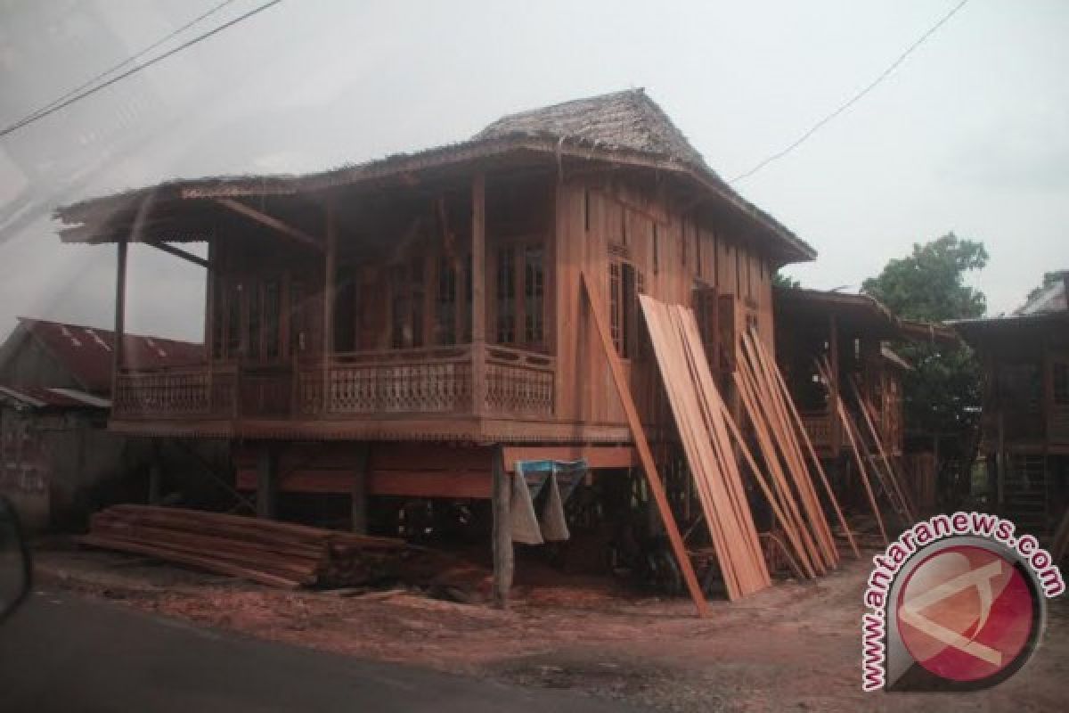 Usaha rumah bongkar pasang di Palembang eksis