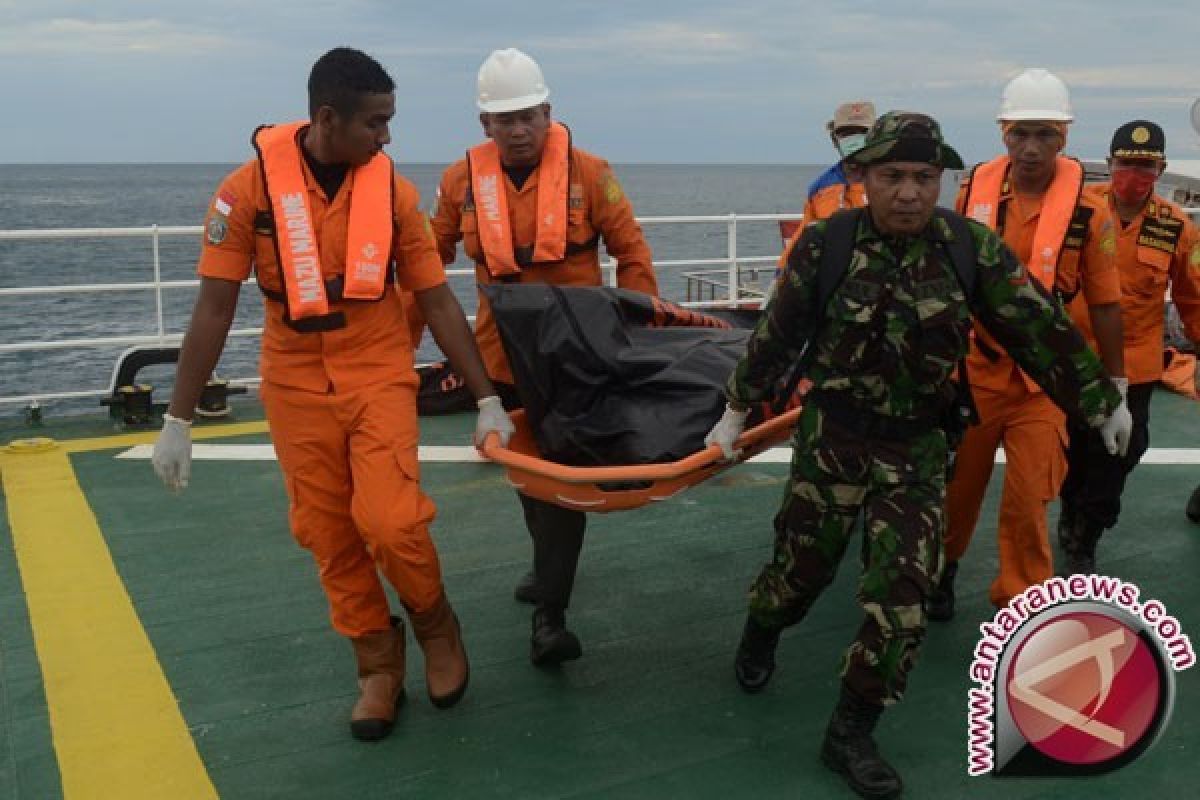 Basarnas Kendari Evakuasi Kapal Mati Mesin