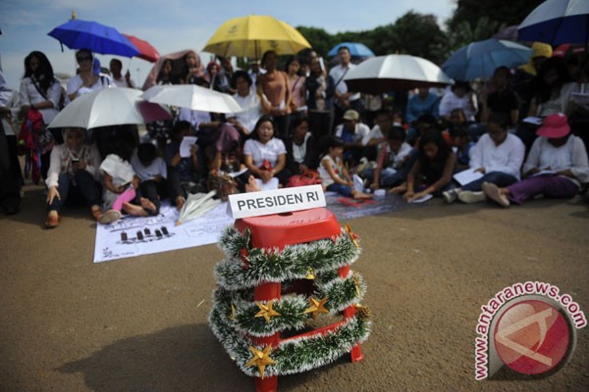 Jemaat GKI Yasmin ibadah Natal di depan Istana