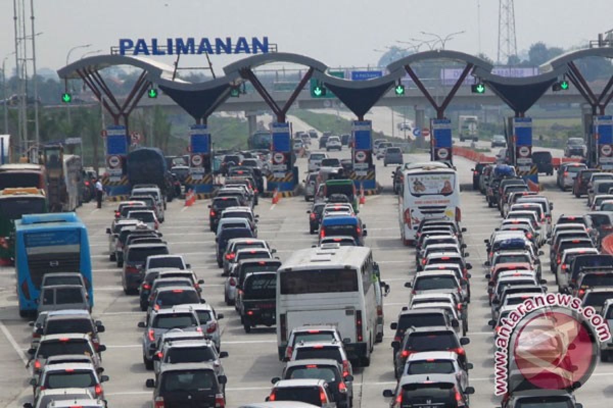 Macet sepanjang 15 km menuju gerbang Tol Cipali di Palimanan