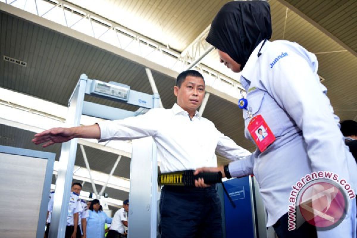 Minister not to revoke airport yellow status yet after attacks