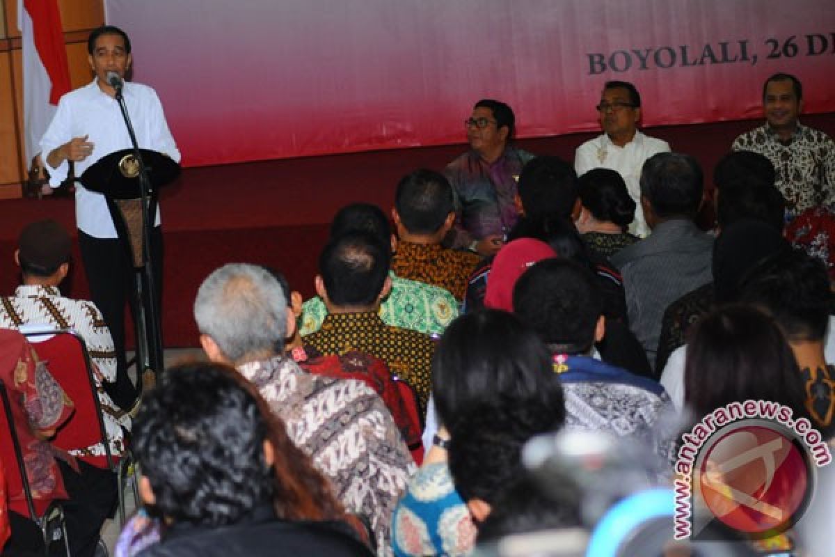 Jokowi minta lurah jangan takut gunakan dana desa