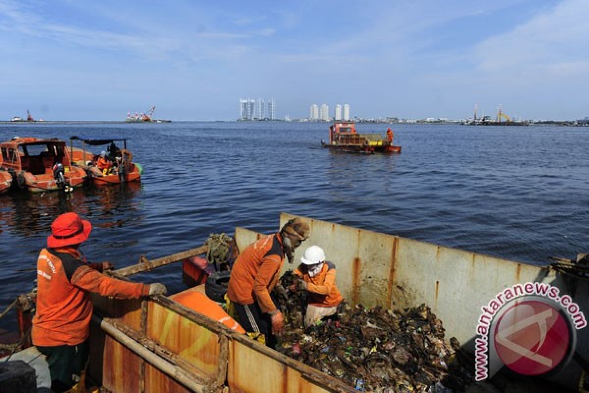 Pencemaran plastik Teluk Jakarta jadi bom waktu