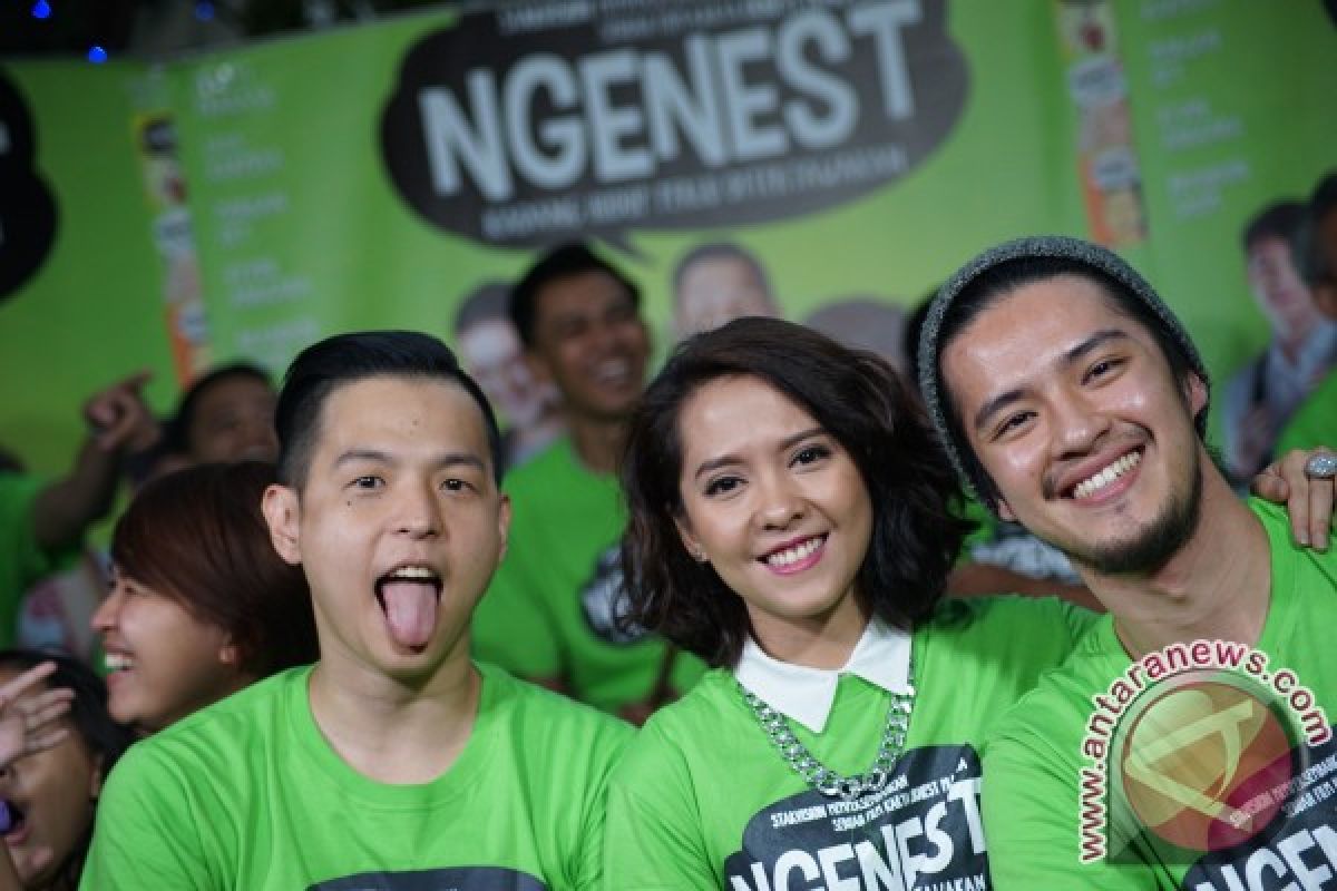 Film "Ngenest" menertawakan pahitnya hidup