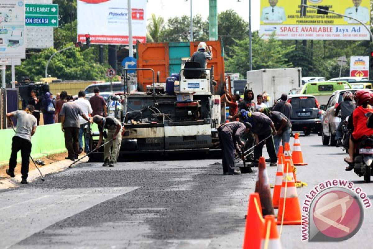 Bina Marga Jawa Barat perbaiki 1.900 km jalan