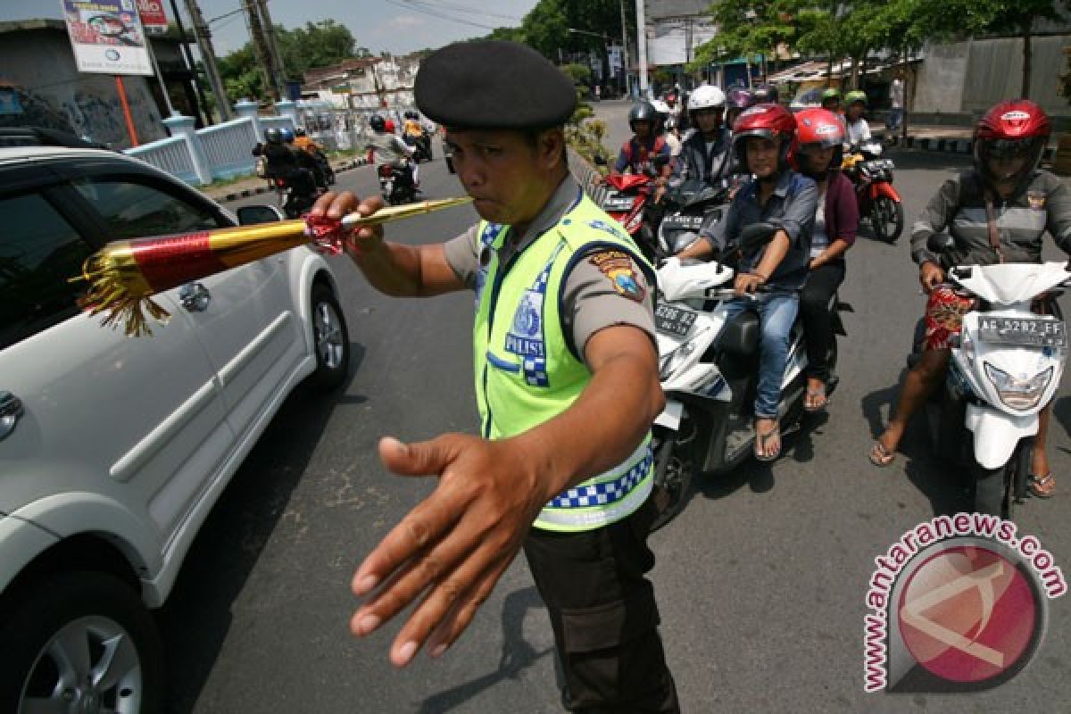 Polisi Kediri gunakan terompet atur lalu lintas