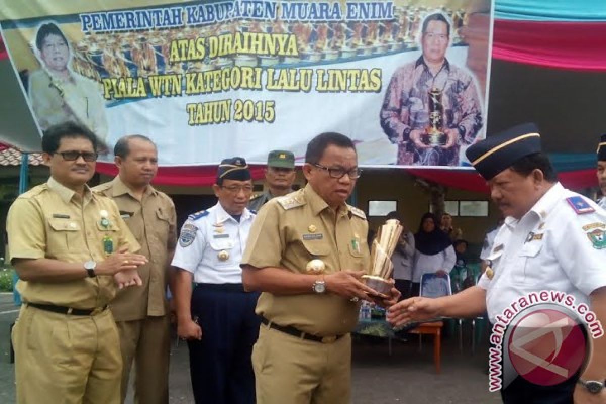 Bupati Muaraenim serahkan LKPJ tahun 2015 ke DPRD