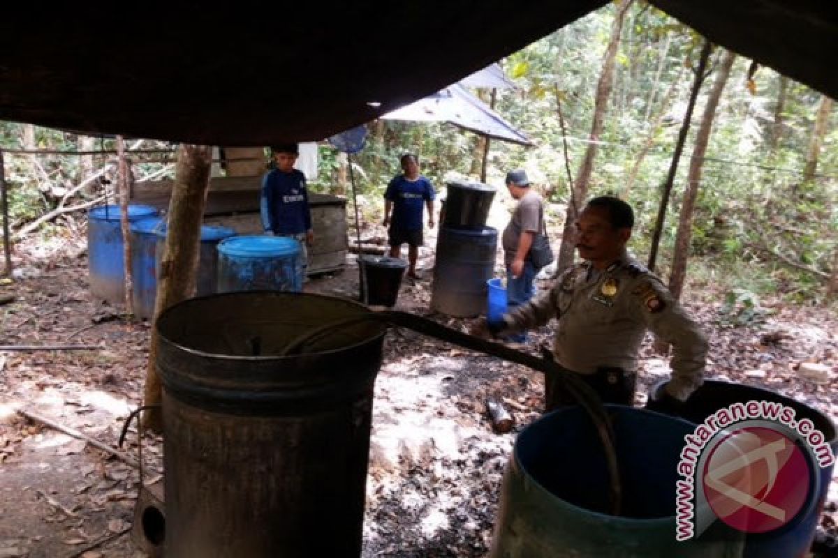 Polisi Gerebek Tempat Pembuatan Arak di Sungai Ambawang