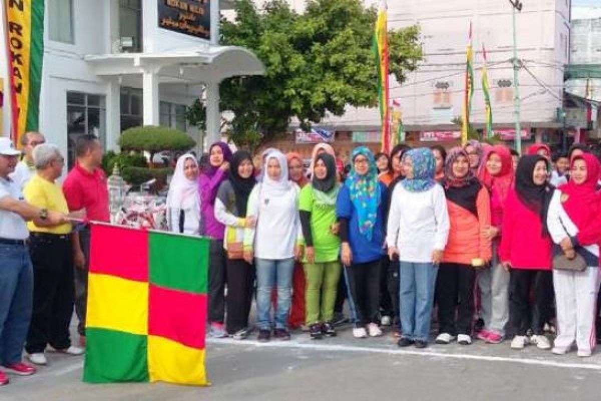 Sekda Rohil Lepas Peserta Jalan Santai