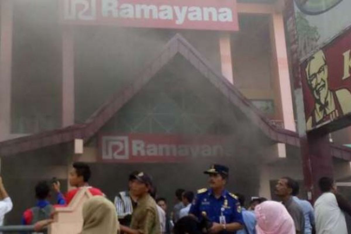 Kebakaran Pasar Suka Ramai Pekanbaru Jadi Tontonan