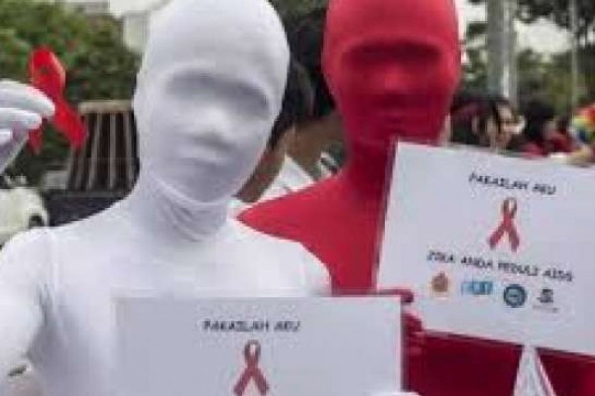 KPA Dumai Bagikan Pita Peringati Hari AIDS