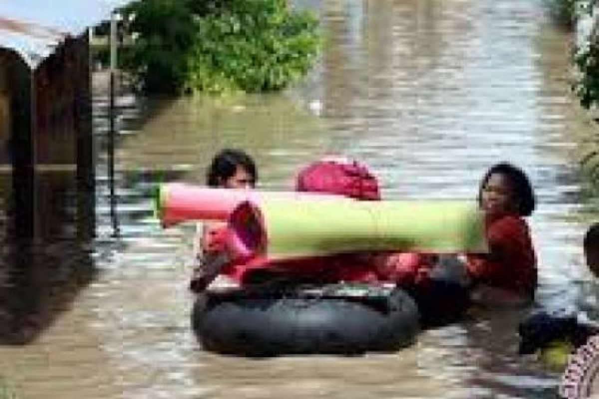 Dinsos Riau Salurkan Bantuan Korban Banjir Kampar