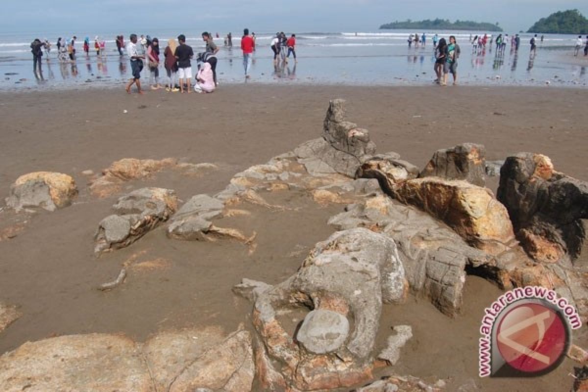 Legenda Malin Kundang di Pantai Air Manis