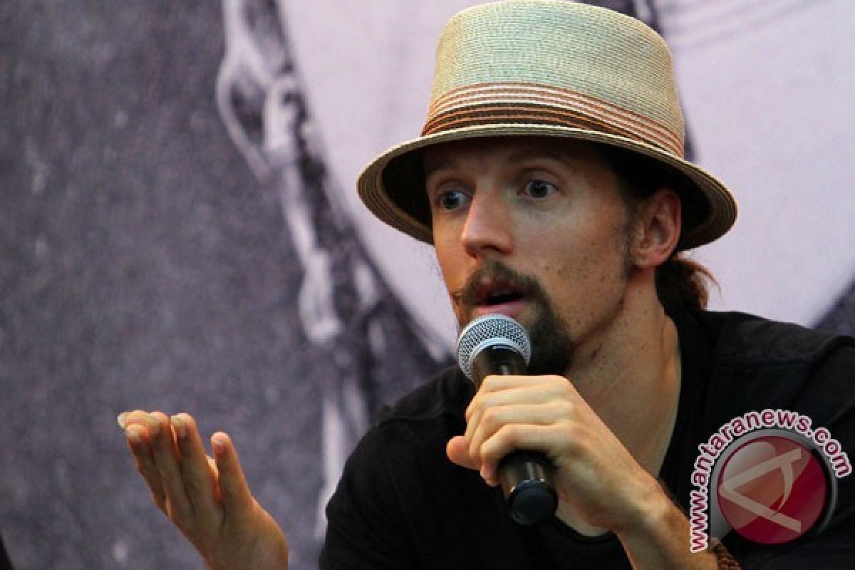 Jason Mraz dan istrinya alami kecelakaan mobil