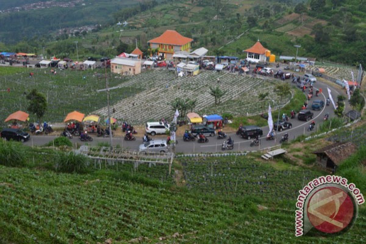 Tebing Jalur Wisata Telaga Sarangan Rawan Longsor