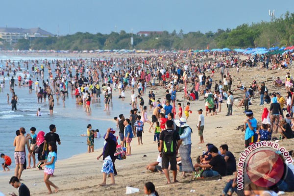 Perayaan Tahun Baru sisakan 325 ton sampah di Kuta