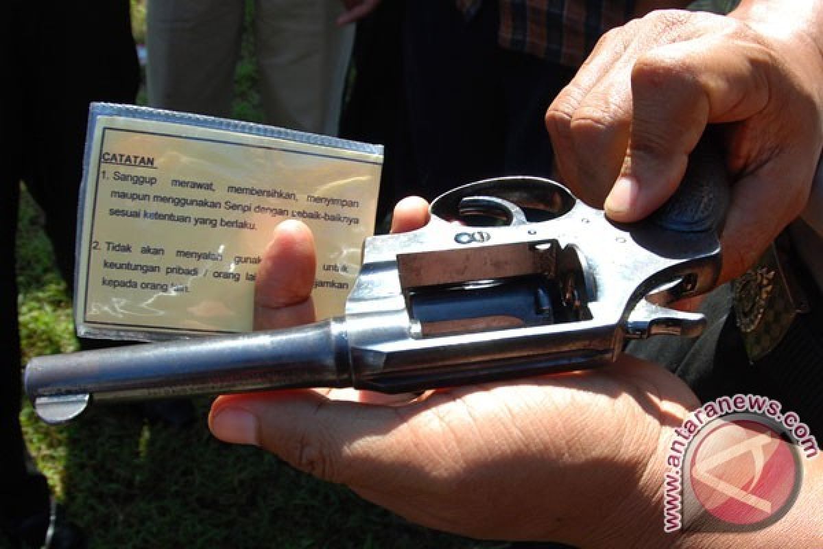 Polresta Pontianak Amankan Tersangka Pemilik Sepucuk Pistol