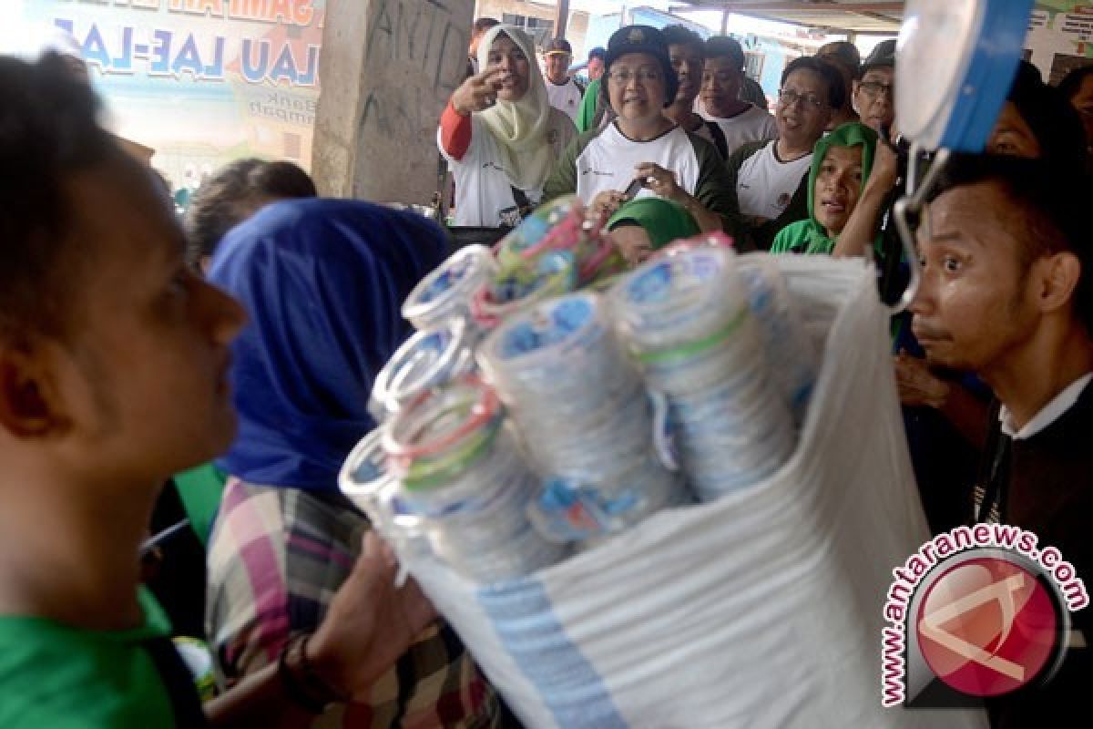 Warga Gorontalo Daur Sampah Plastik Guna Dijual 