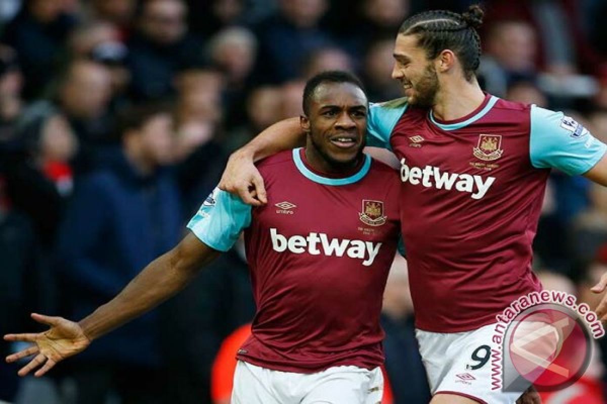 Burke antar West Ham ke babak empat Piala FA