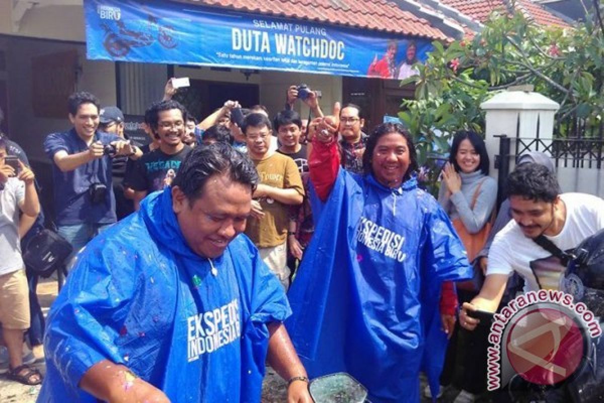 Merekam Kearifan Lokal Lewat Ekspedisi Indonesia Biru