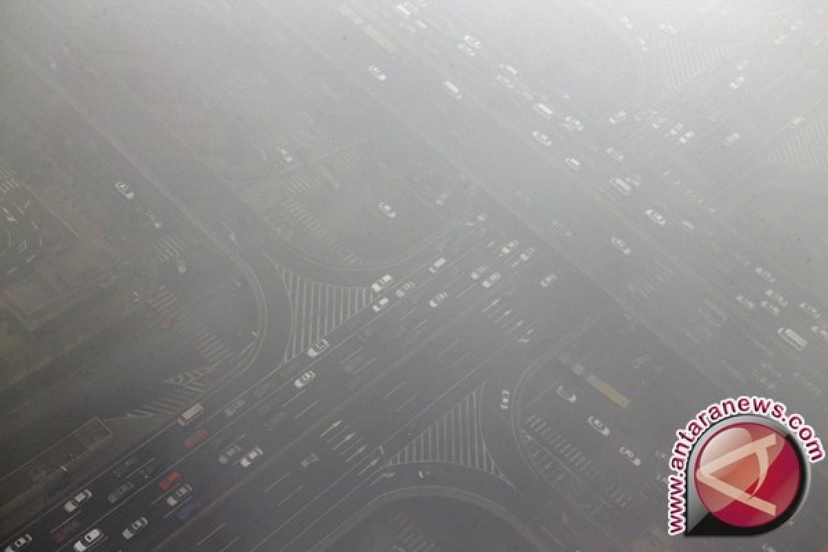  Kabut asap masih bertahan di Tiongkok