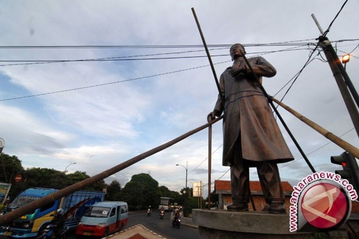 Patung Panglima Besar Soedirman Di Purbalingga Roboh