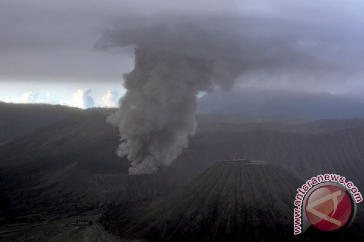 Abu Bromo ke baratdaya, Bandara Abdul Rachman Saleh Malang ditutup lagi