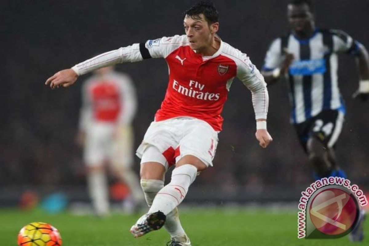 Mesut Oezil diterpa galau