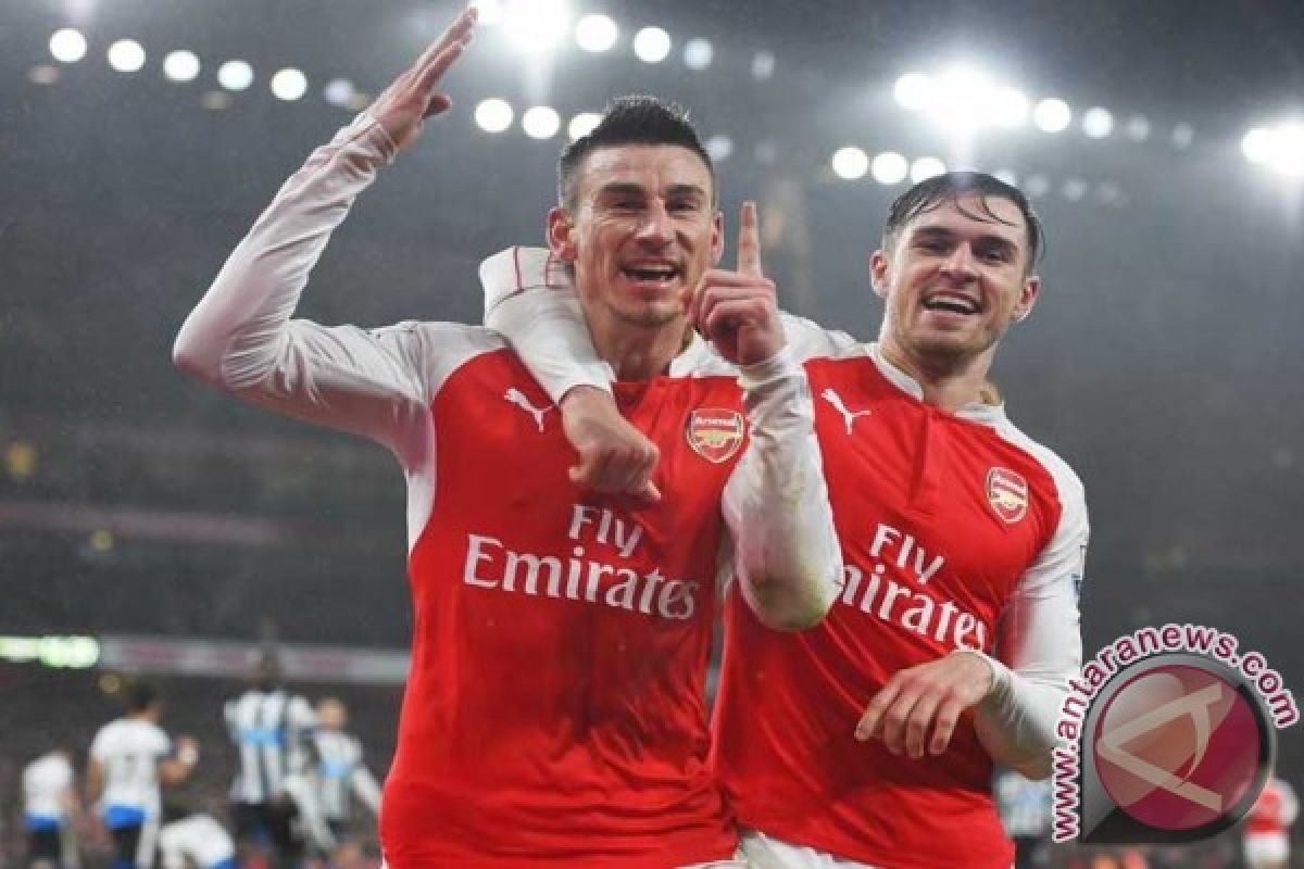 Trio Prancis teken kontrak baru di Arsenal