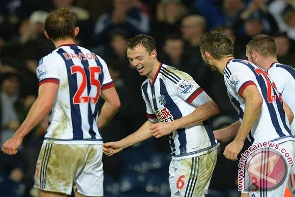 Pendukung West Brom marah, pemain pun dilempari koin