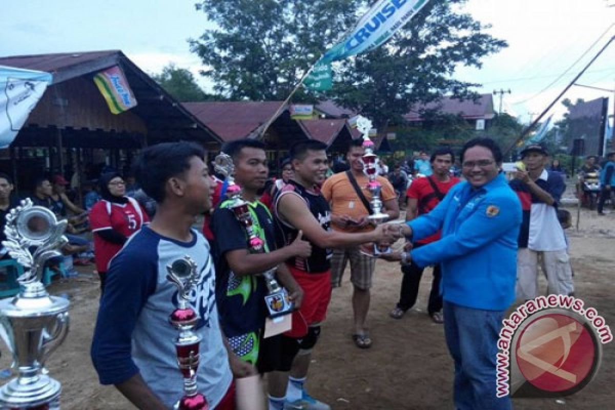 Klub Polres HST Putra Juarai Turnamen Volly KNPI 