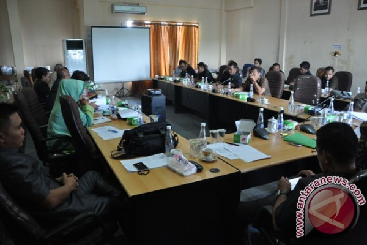 Melawi Bahas Defisit APBD 2015 Rp64 Miliar