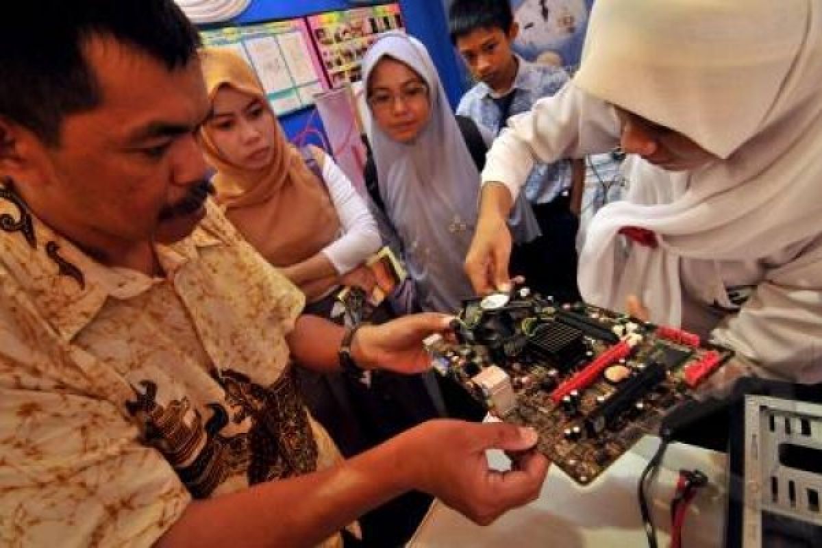 SMK Muhammadiyah Kudus Gandeng Axioo