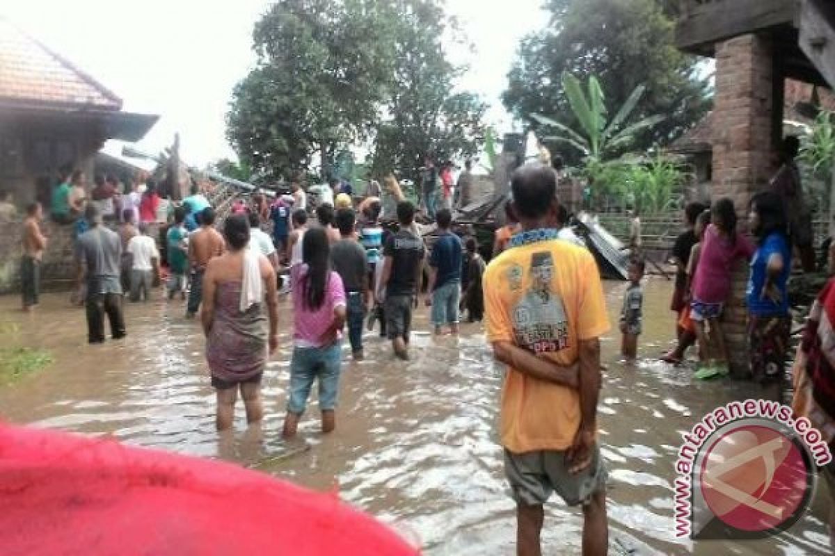 Pemkab Musirawas bantu ratusan korban banjir 