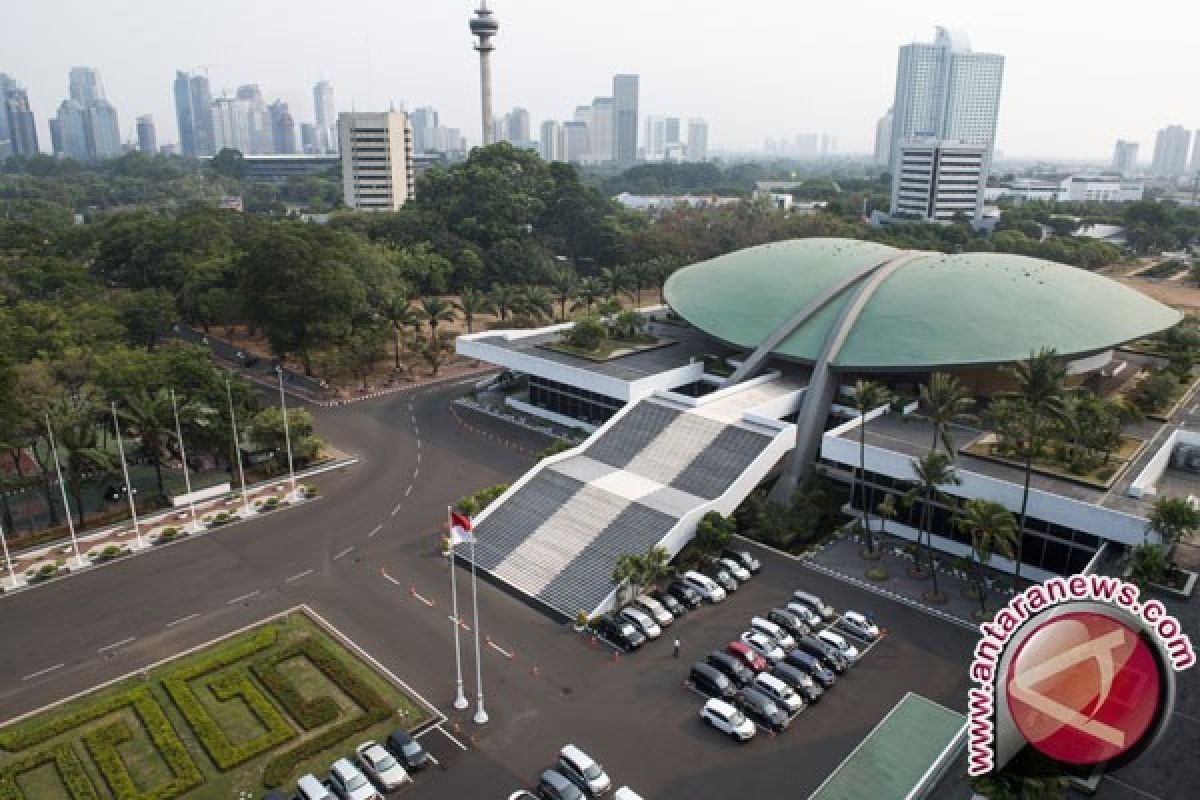 Parlemen dan Upaya Menjaga Kepercayaan Rakyat