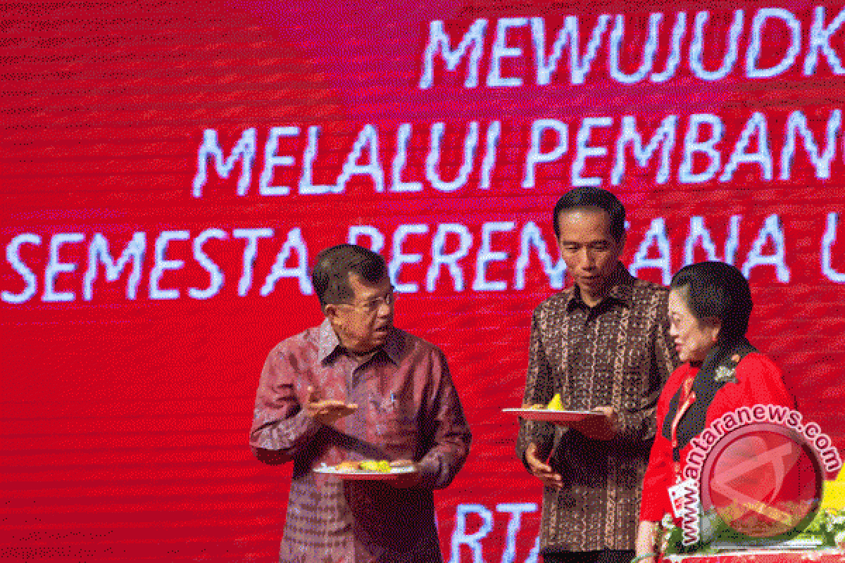 Megawati berikan tumpeng kepada Presiden dan Wapres