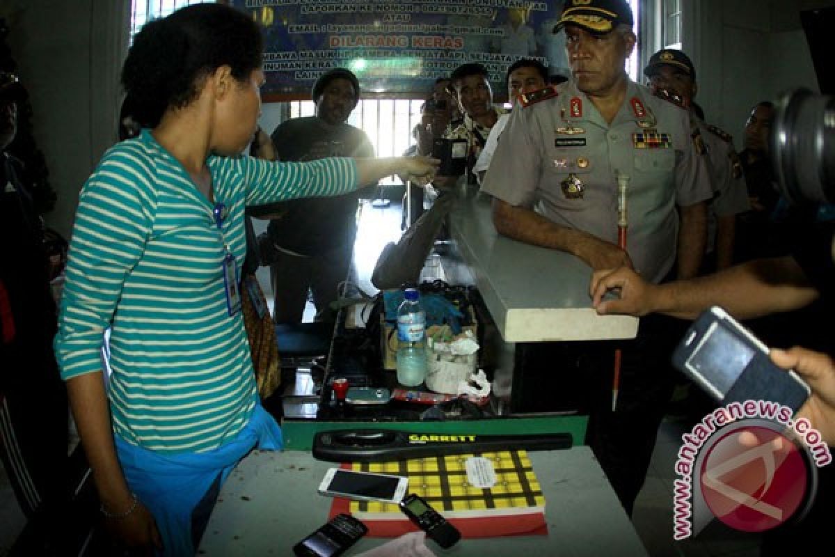 Polda Papua terus kejar belasan narapidana kabur