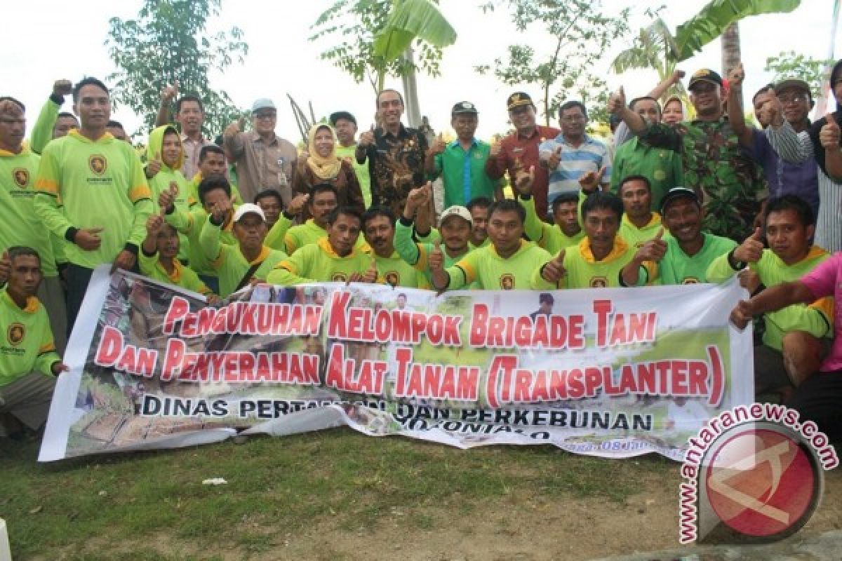 25 Kelompok Tani Gorontalo Terima Bantuan Alsintan 