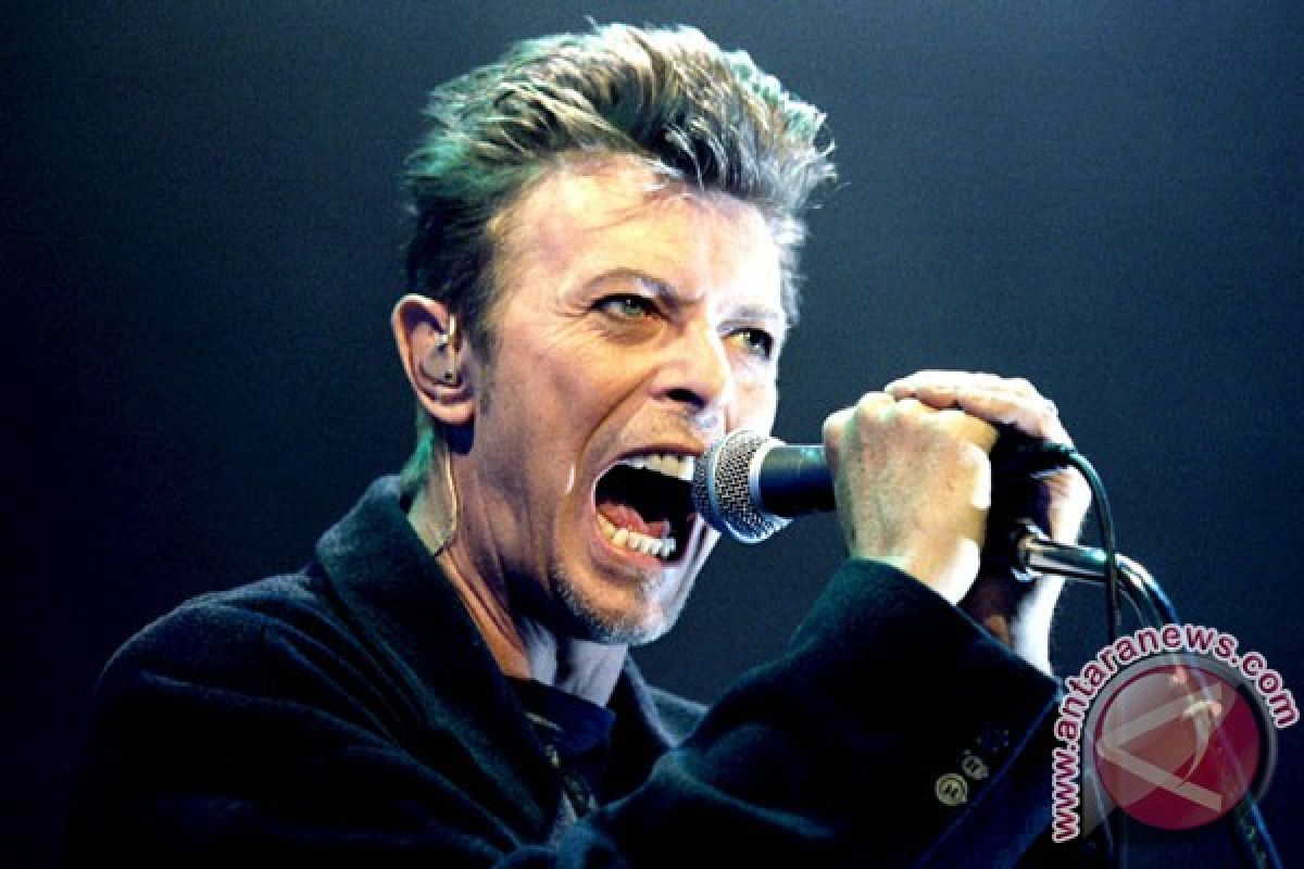 David Bowie raih BRIT Award