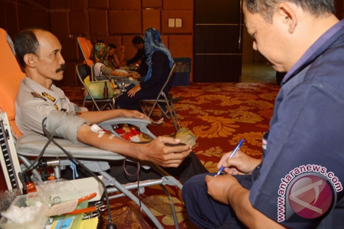 PMI Madiun Musnahkan 80 Kantong Darah Reaktif