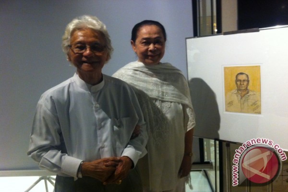 Bidadari di samping pelukis Srihadi Soedarsono
