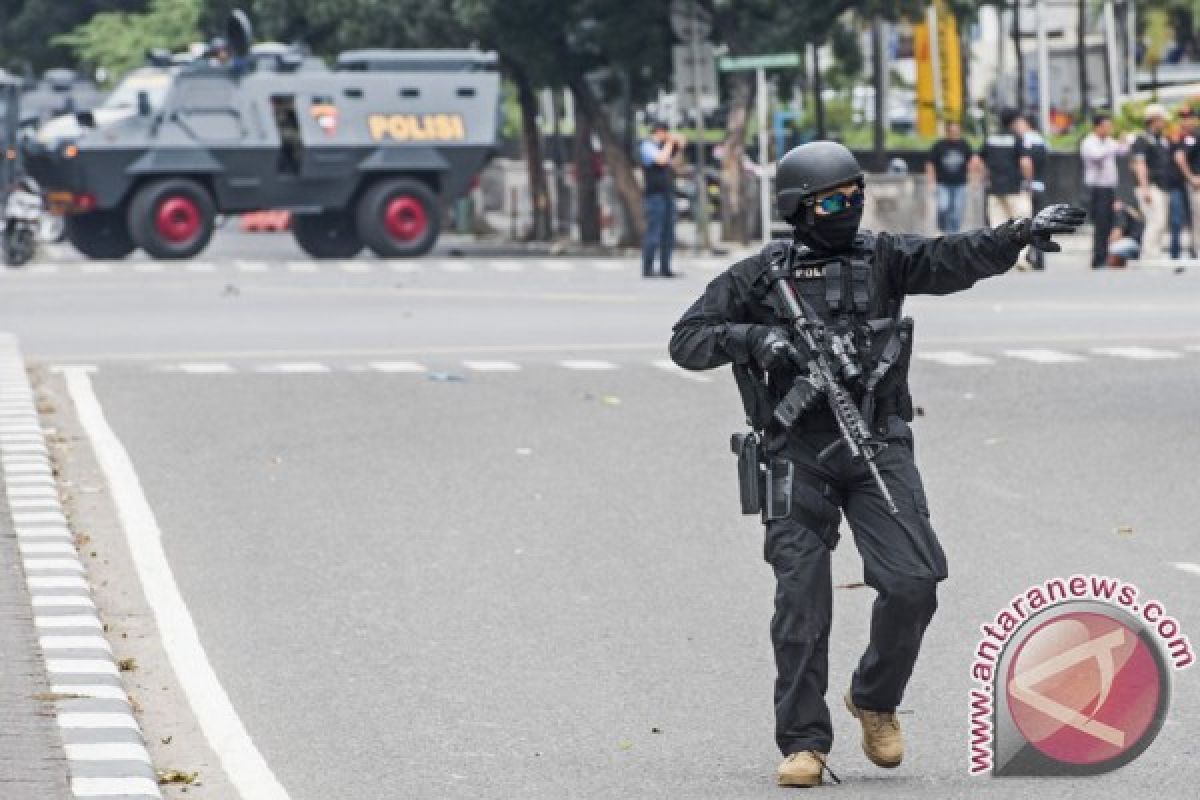 BOM JAKARTA - Letusan ban truk sempat panikkan warga Jakpus