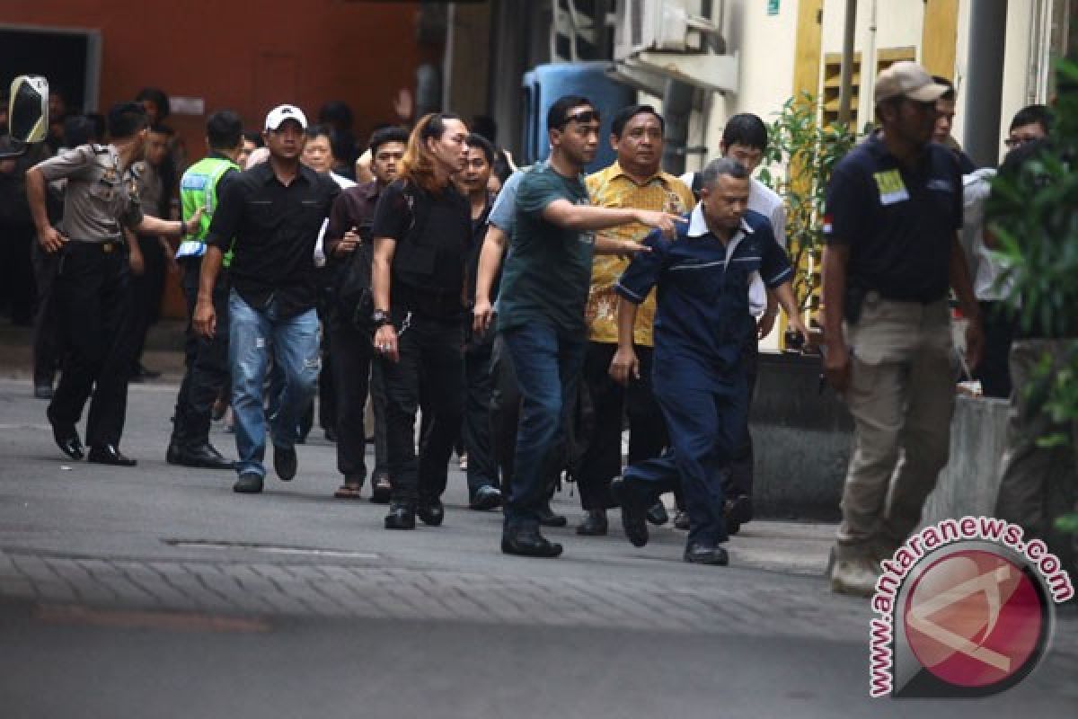 BOM JAKARTA - Turis Jalan Jaksa tetap santai karena warga Jakarta tenang