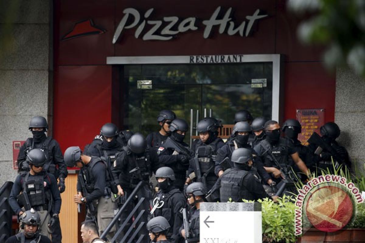 BOM JAKARTA - Satu kompi tentara dikerahkan bantu polisi