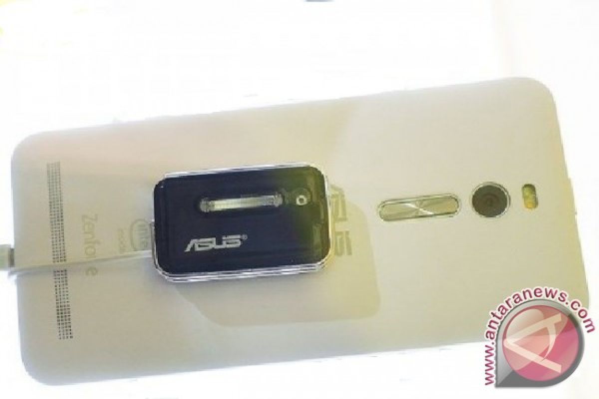 ASUS ZenFlash (AFLU002), Lampu Blitz untuk Zenfone 2