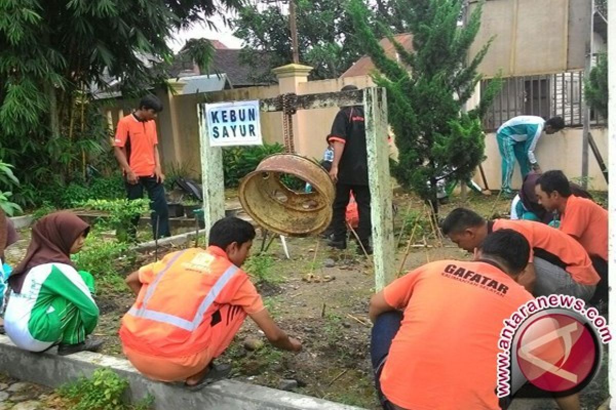 Berita Lama - Jumat Bersih Bersama GAFATAR Banjar