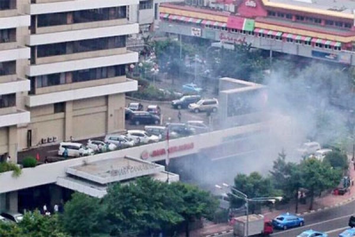 BOM JAKARTA - Pegawai takut keluar gedung