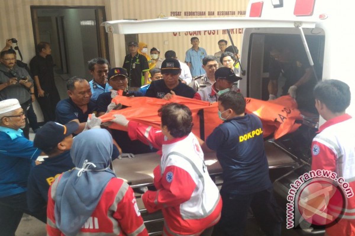 Enam jenazah korban ledakan Thamrin dibawa ke RS Polri