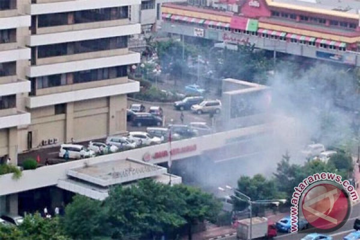 Polisi Lakukan Olah TKP di Lokasi Ledakan Thamrin