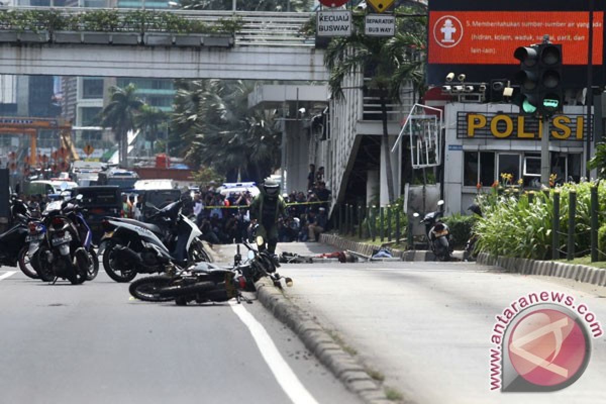 BOM JAKARTA - Polisi temukan buku-buku dari kontrakan pelaku di Bogor